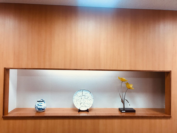 奇跡の焼き物 龍爪梅花皮(りゅうそうかいらぎ）の大皿「真」が      滋賀県大津市長室に飾られました。